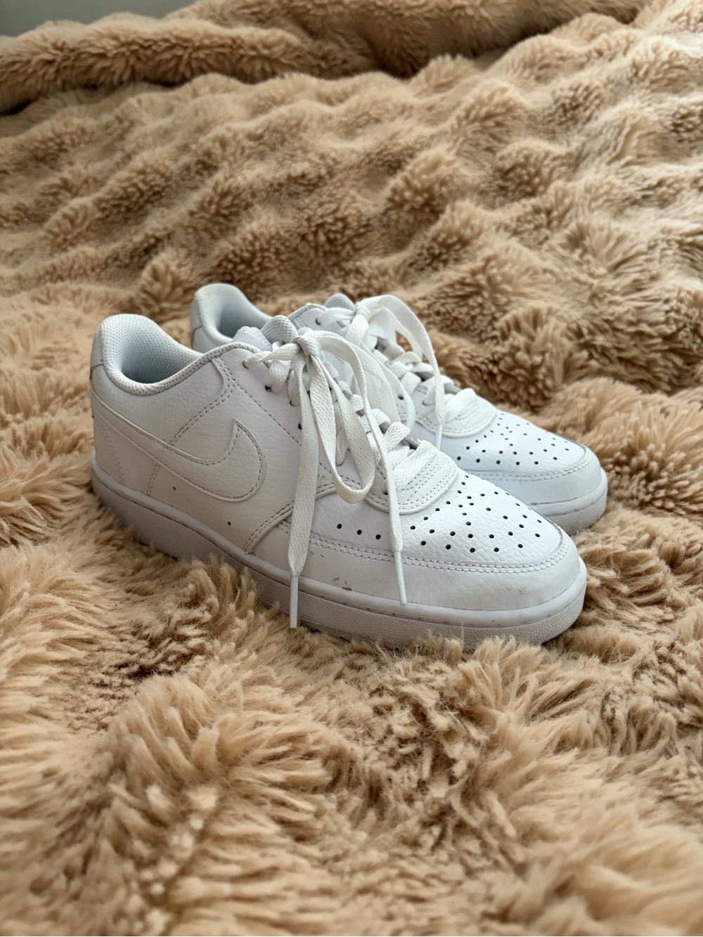 Womens White Low-Top Athletic Sneakers